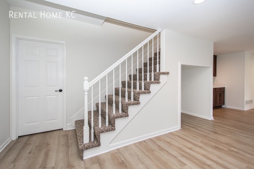 Building Photo - Large 1.5 Story luxury home on 2.5 acres  ...