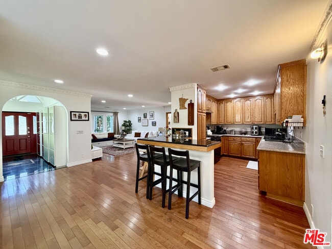 Building Photo - 7764 Fountain Ave