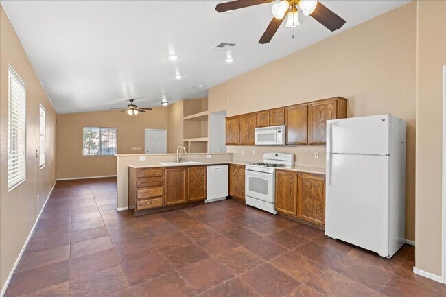 Building Photo - Single Story 3 Bedroom Home with Beautiful Backyard Space