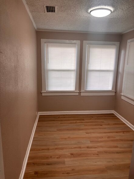 Bed 3 - 617 Ivy St
