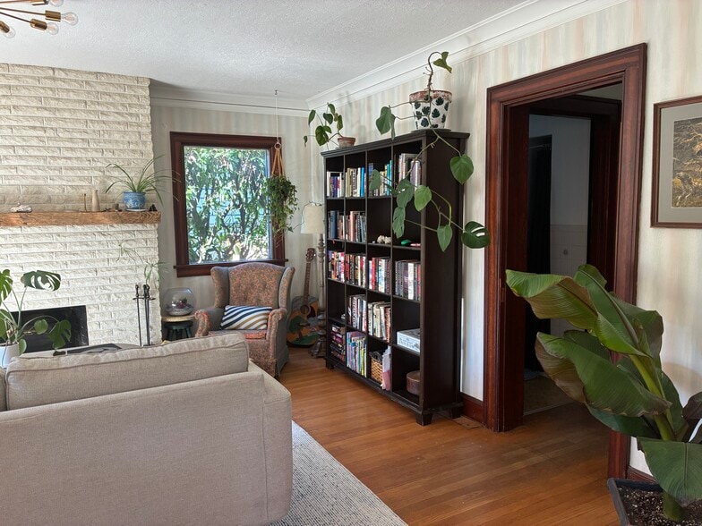 Building Photo - 834 SE 72nd Ave