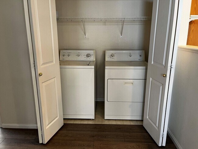 Building Photo - Spacious Townhouse Available in Lafayette