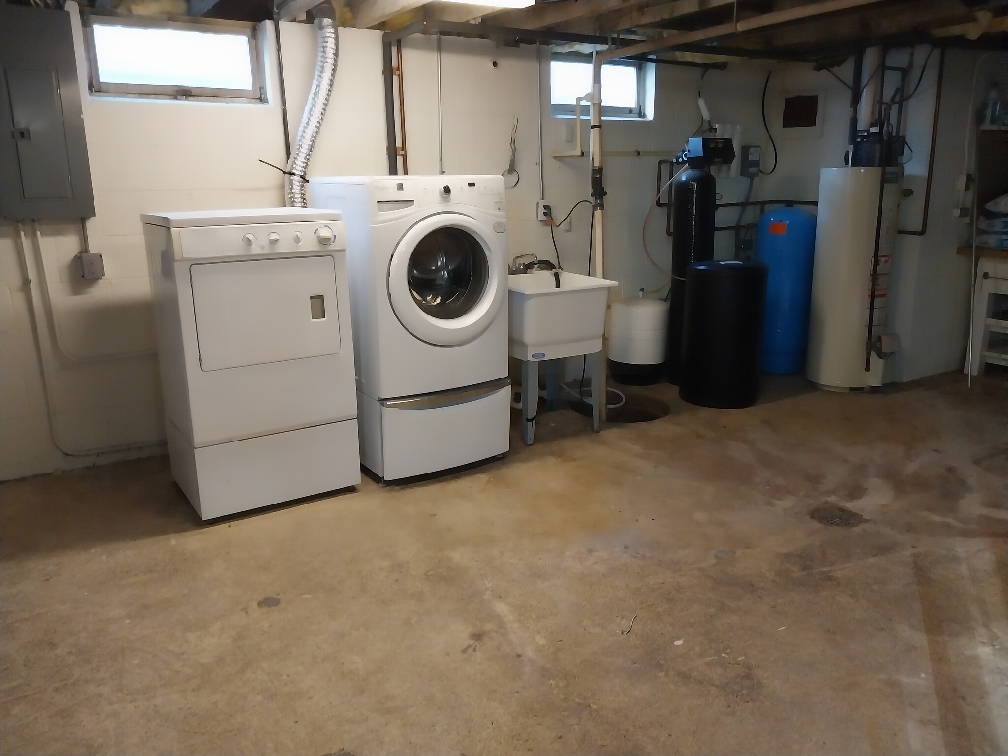 Laundry - 12006 7 1/2 Mile Rd