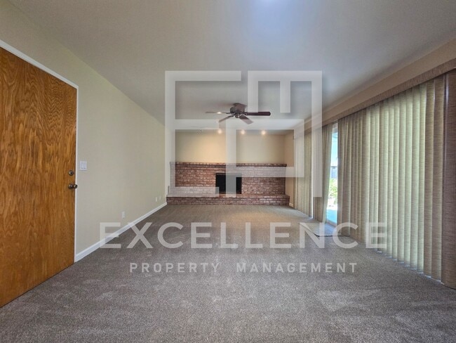 Building Photo - 3/2 House with New Carpet, Real Hardwood F...
