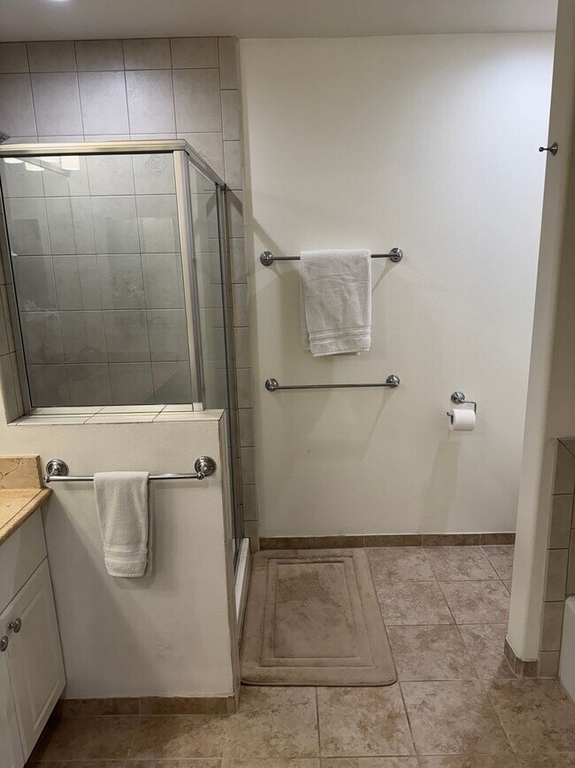 Building Photo - Luxurious Fully Furnished Long-Term Townhome Rental