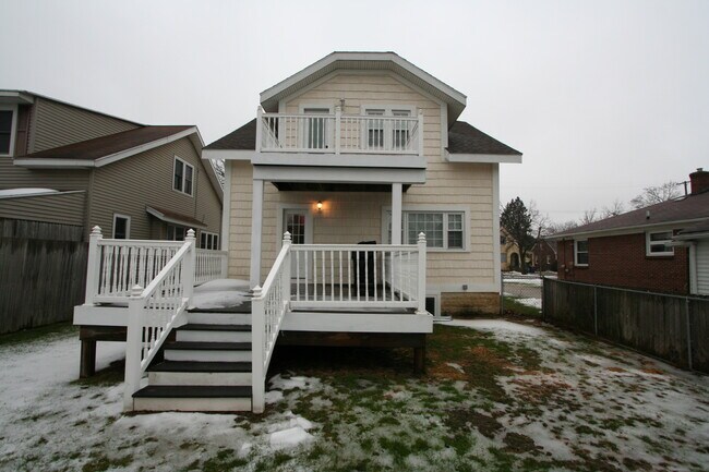 Building Photo - 233 Garfield Ave SW