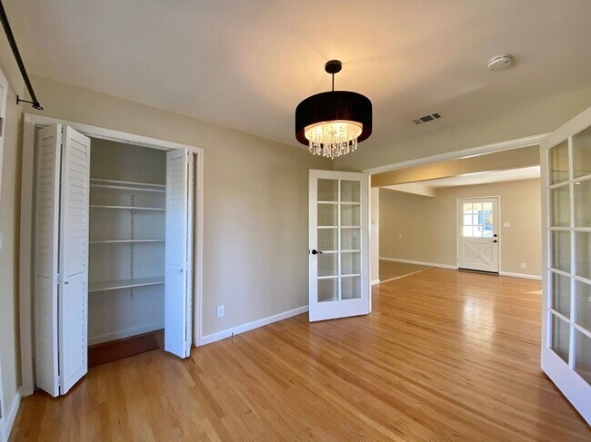 Building Photo - Centrally Located Three Bedroom North Napa Home