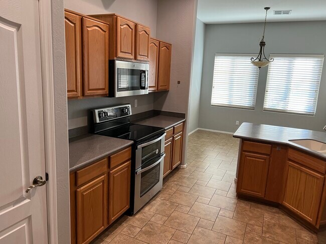 Building Photo - 25 S Quinn Cir