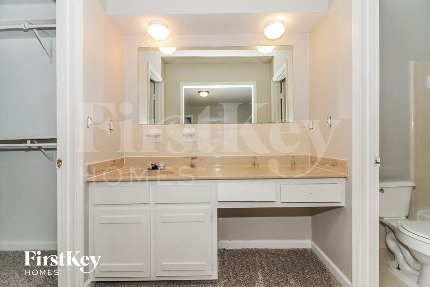 Building Photo - 7132 Shadow Oaks Dr