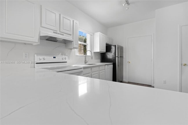 Building Photo - 5610 SW 43rd St