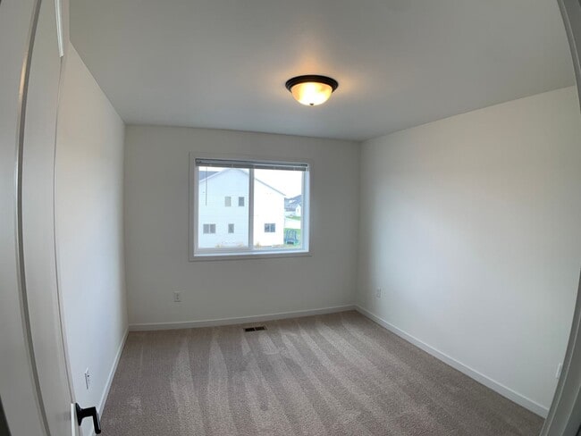 Building Photo - 3 Bed 2.5 Bath Single Family Home