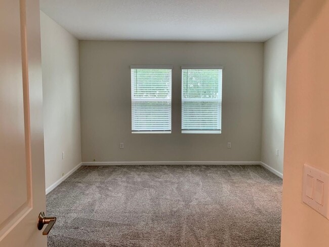 Building Photo - Beautiful Town house for Rent