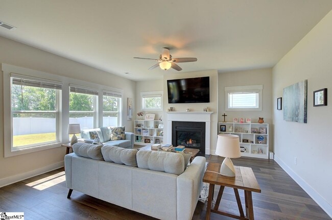 Building Photo - 542 Silverado Ave