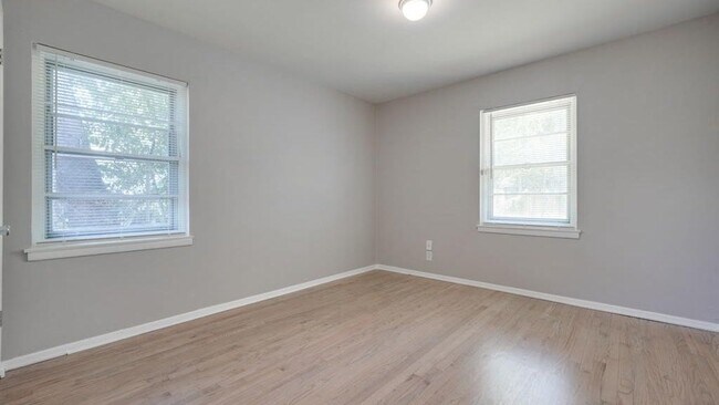 Building Photo - 2442 Oates Dr