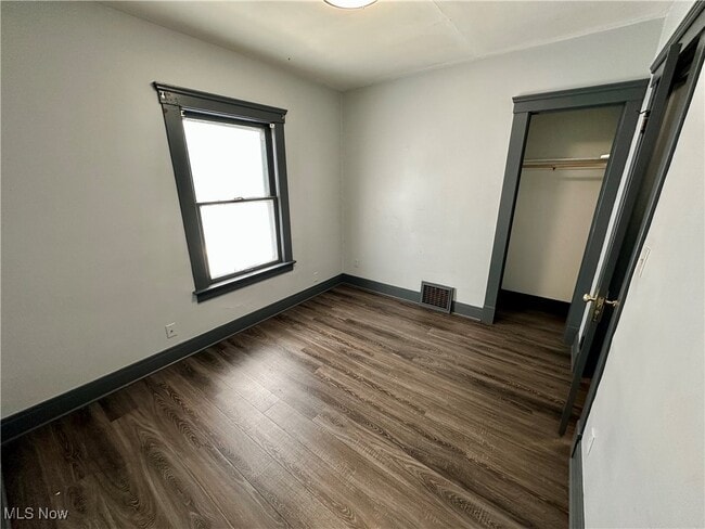 Building Photo - 1129 W Erie Ave