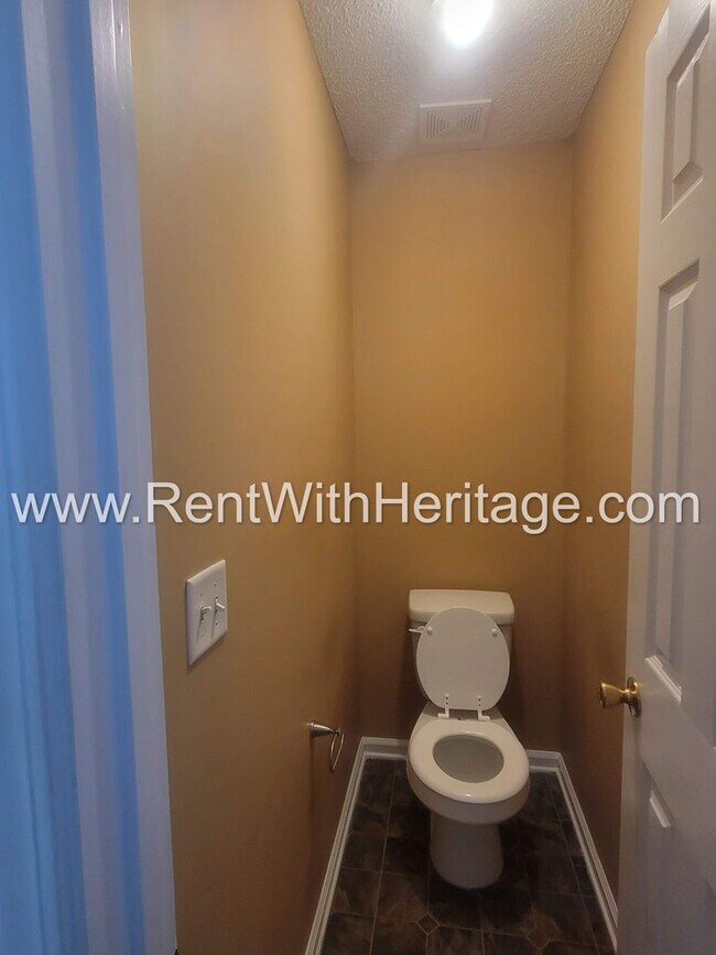 Building Photo - WOW!!! GORGEOUS HOME IN POPULAR CREEKSIDE SUBDIVSION / SWIM / TENNIS / UPGRADES GALLORE