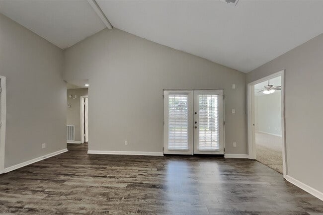 Building Photo - 6823 Heather Hollow Dr