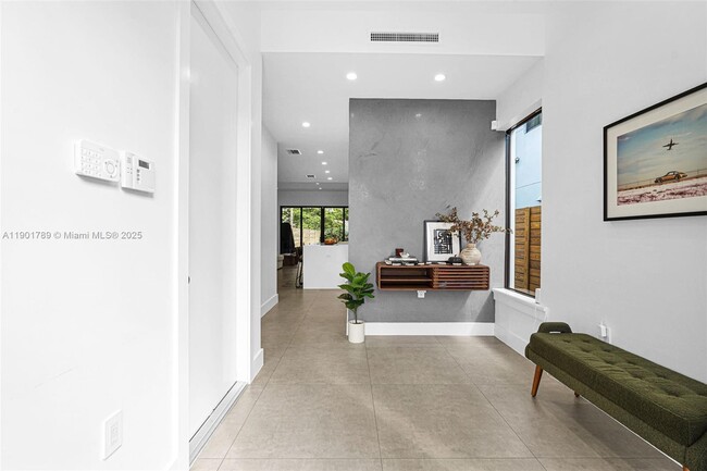 Building Photo - 8871 SW 28th St