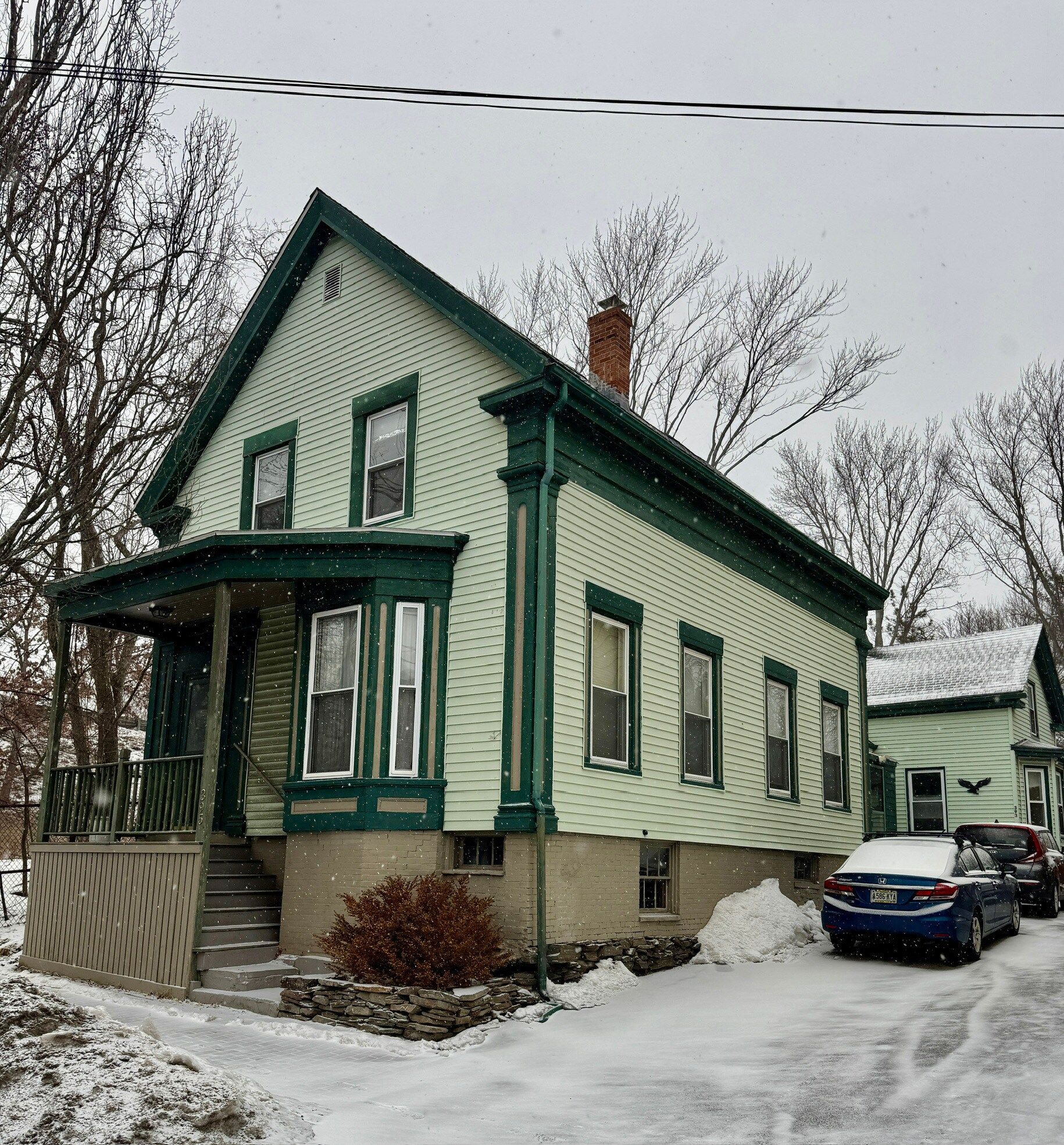 Building Photo - 395 Saint John St