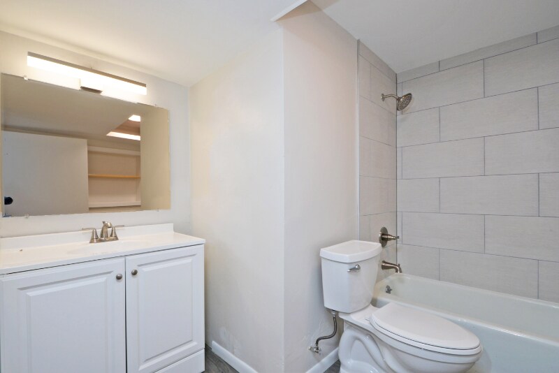 Building Photo - 1366 Pascal St