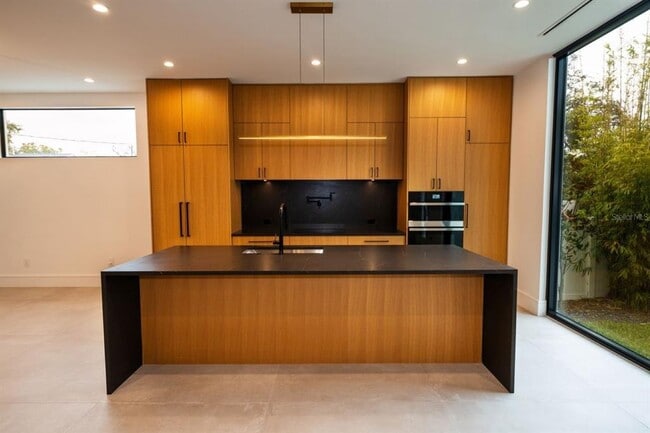 Building Photo - 3010 W Trilby Ave