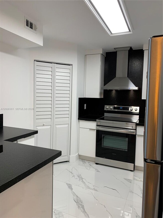 Building Photo - 9273 Collins Ave