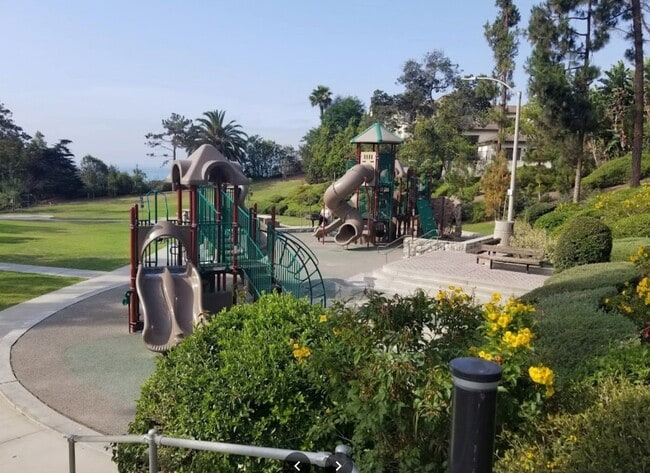 Building Photo - Fully furnished mid-century modern oasis located less than a mile