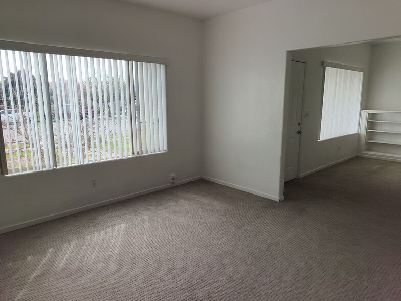 Building Photo - 3035 E El Monte Way