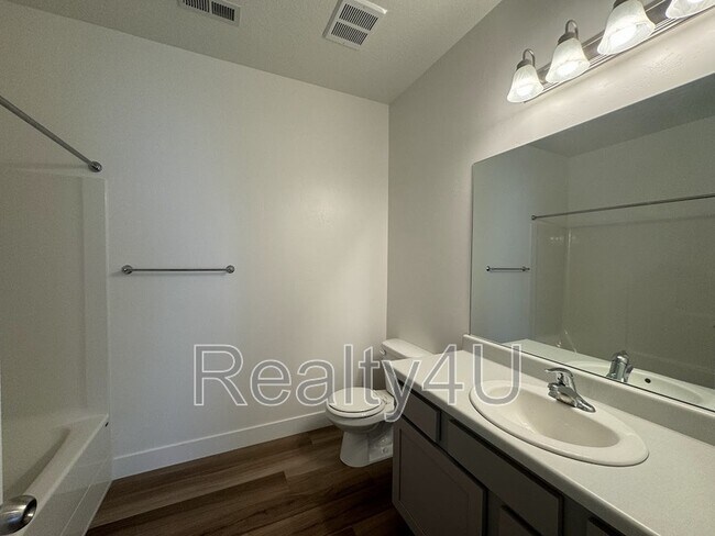 Building Photo - 511 N 310 W