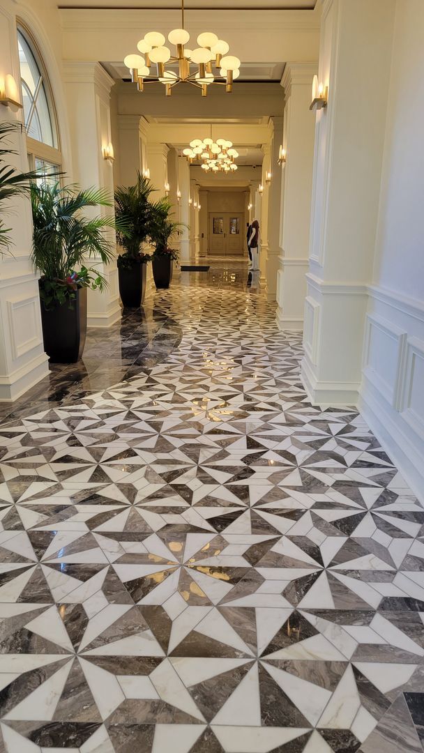 Building Photo - Seasonal/short term 3/2 renovated Ritz Carlton beauty with long water views