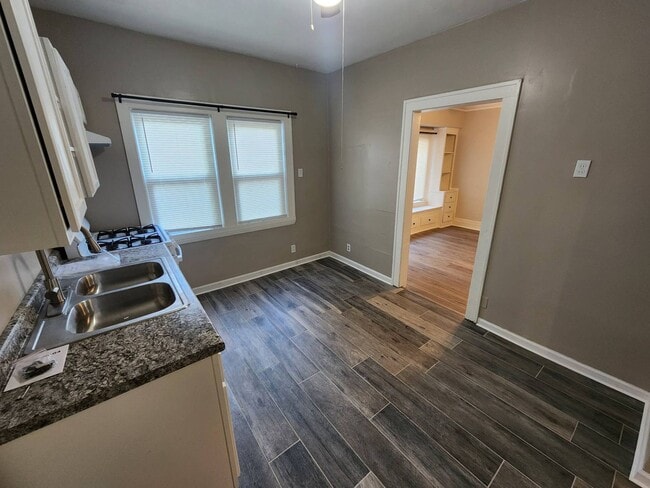Building Photo - 15816 Grovewood Ave
