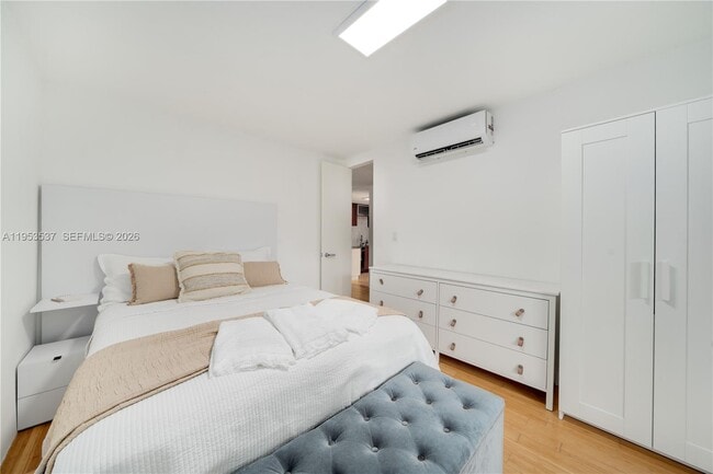 Building Photo - 651 NE 60th St