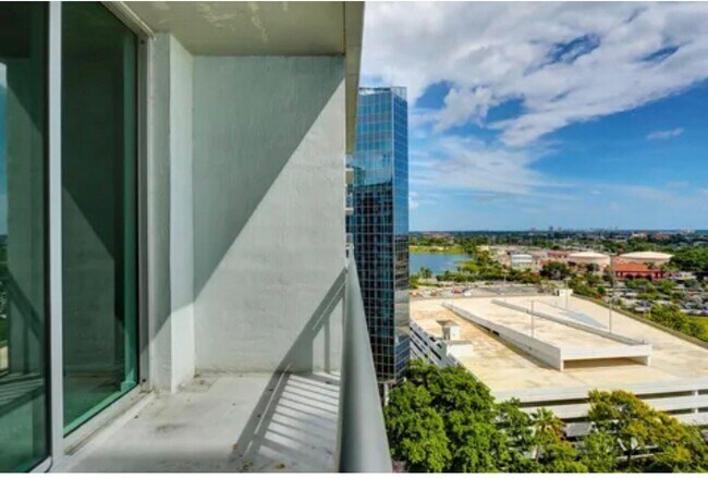 Building Photo - 300 S Australian Ave