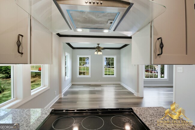 Building Photo - 1439 Westridge Rd SW