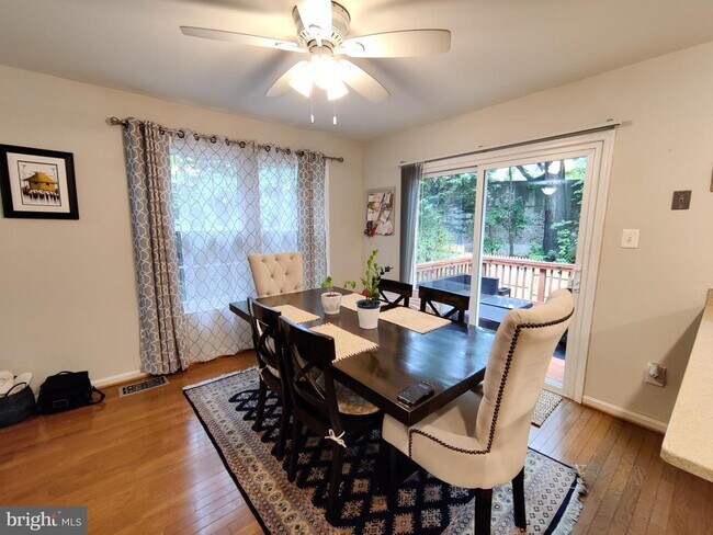 Building Photo - 9445 Park Hunt Ct
