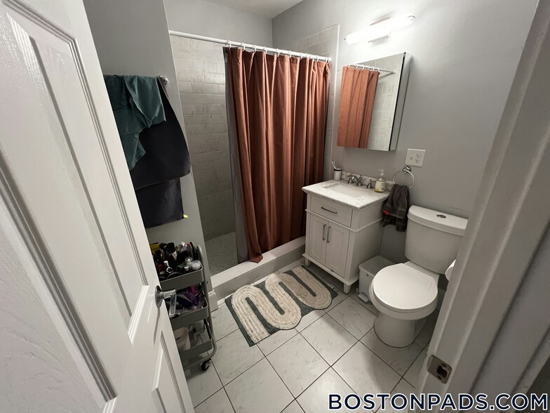 Building Photo - 372 Oxford St