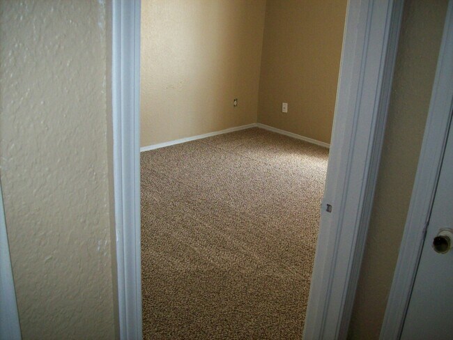 Building Photo - 410 S Greengate Dr