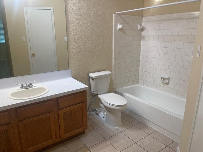 Building Photo - 5615 Gineridge Dr