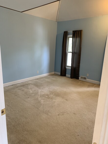 Building Photo - 3305 Woodbine Ave
