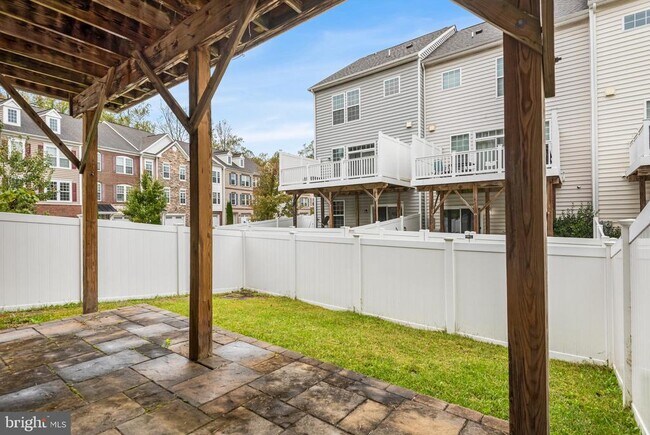 Building Photo - 5000 Forest Pines Dr