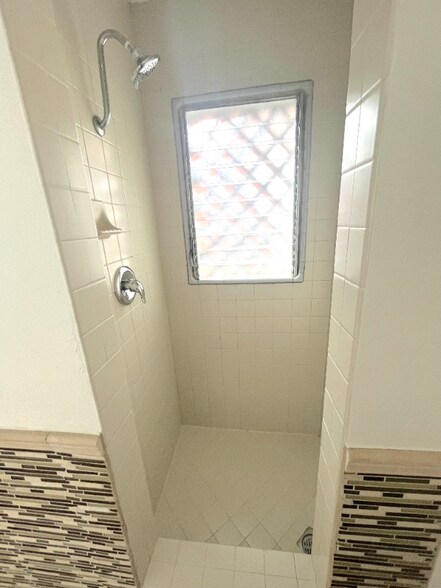 Building Photo - 212 N Coast Hwy