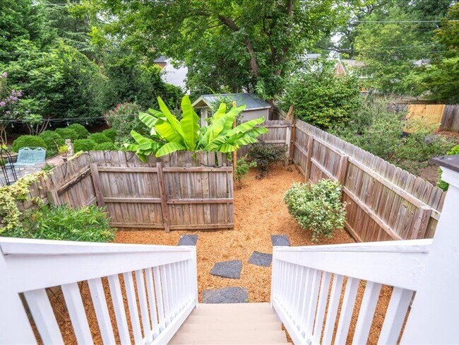 Building Photo - 4416 Bromley Ln