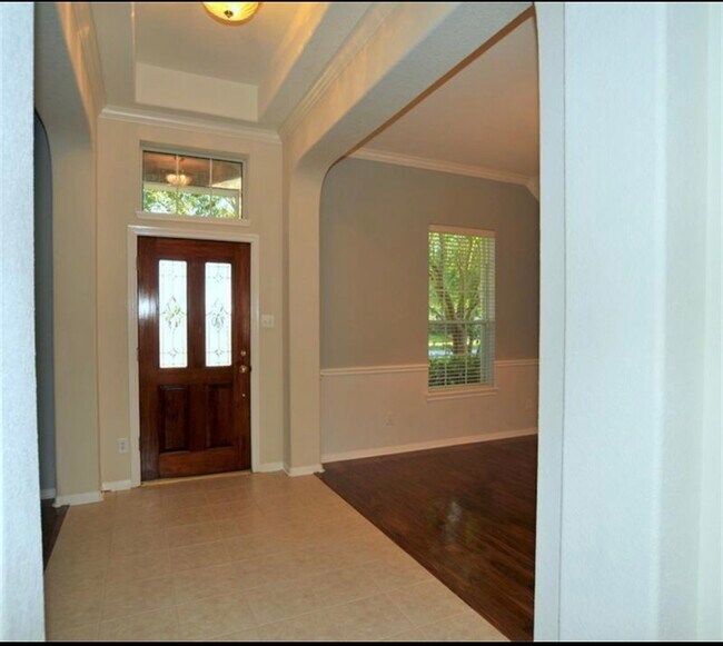 Building Photo - 1030 Walnut Pointe