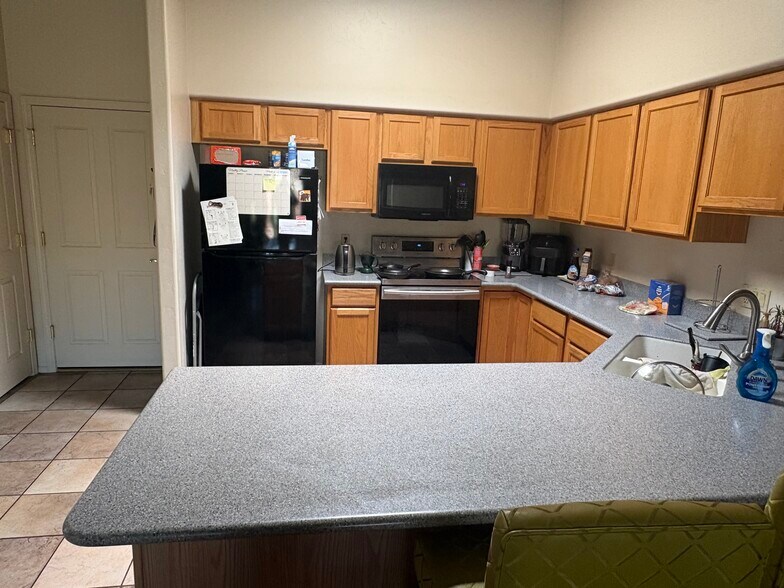 Building Photo - 8156 N Peppersauce Dr
