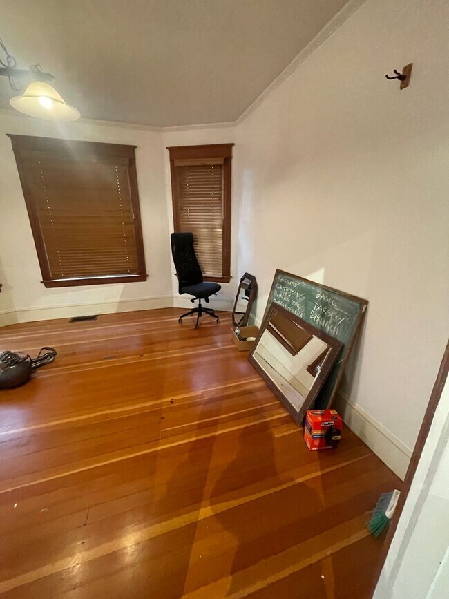 Building Photo - 2002 NE 13th Ave