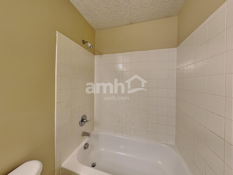 Building Photo - 1124 Waterview Ct