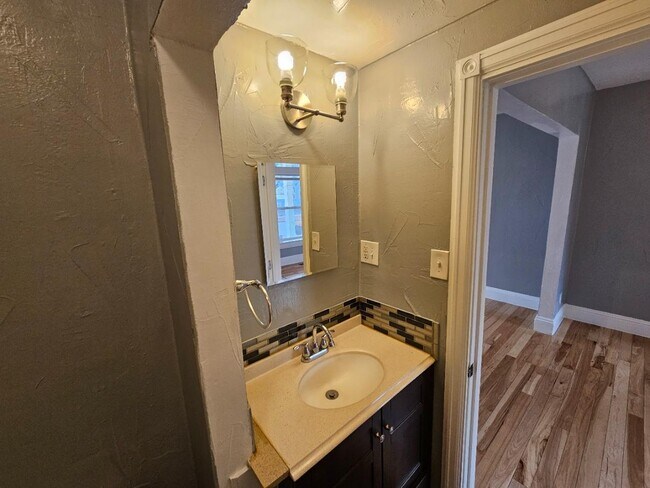 Building Photo - 1807 E 37th Ave