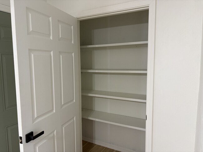 Building Photo - 522 W Highland St