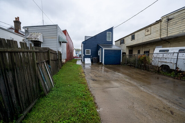 Building Photo - 411 Hodge St