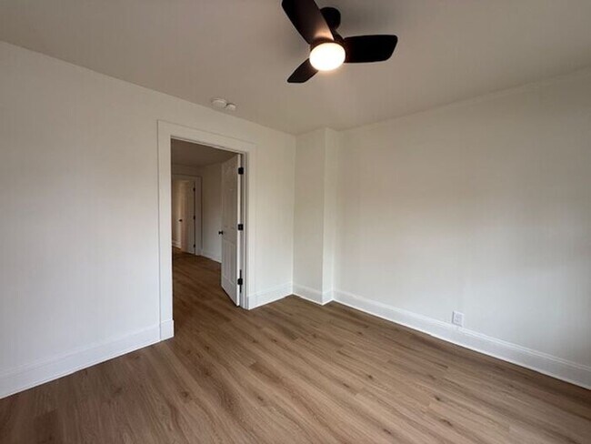 Building Photo - Modern Comfort Meets Charm in This Updated 1-Bedroom Duplex